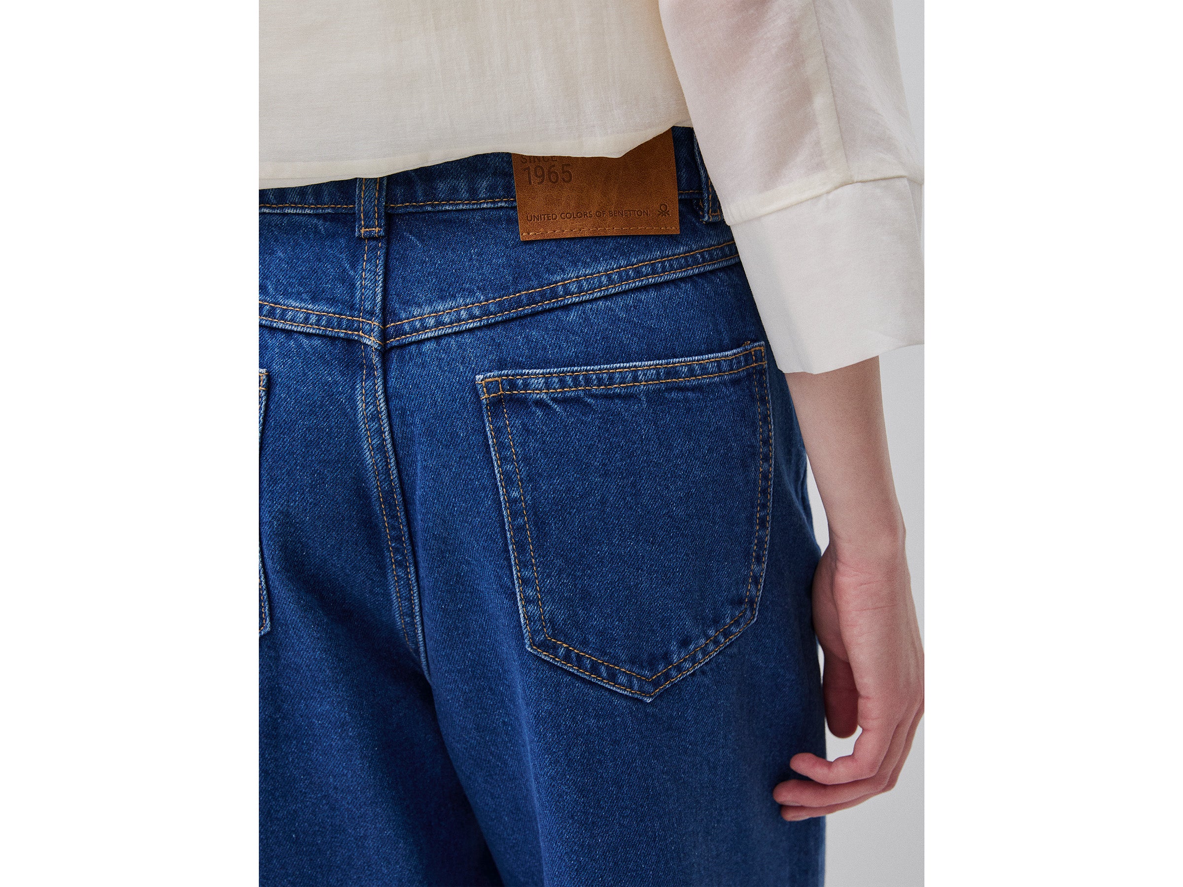 Calças em denim wide fit - ucb_image_FY