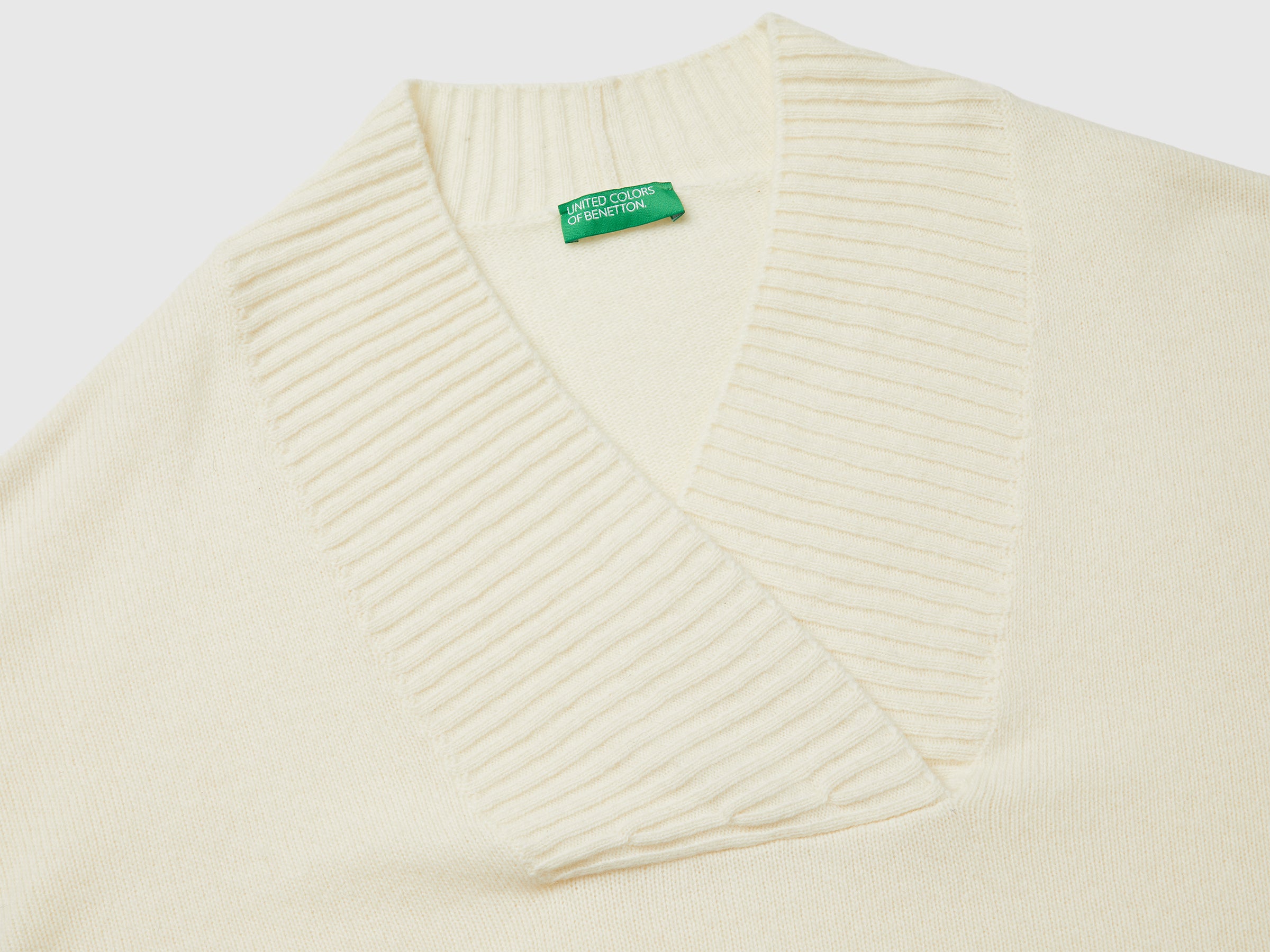Camisola boxy fit com decote em V - ucb_image_DS1