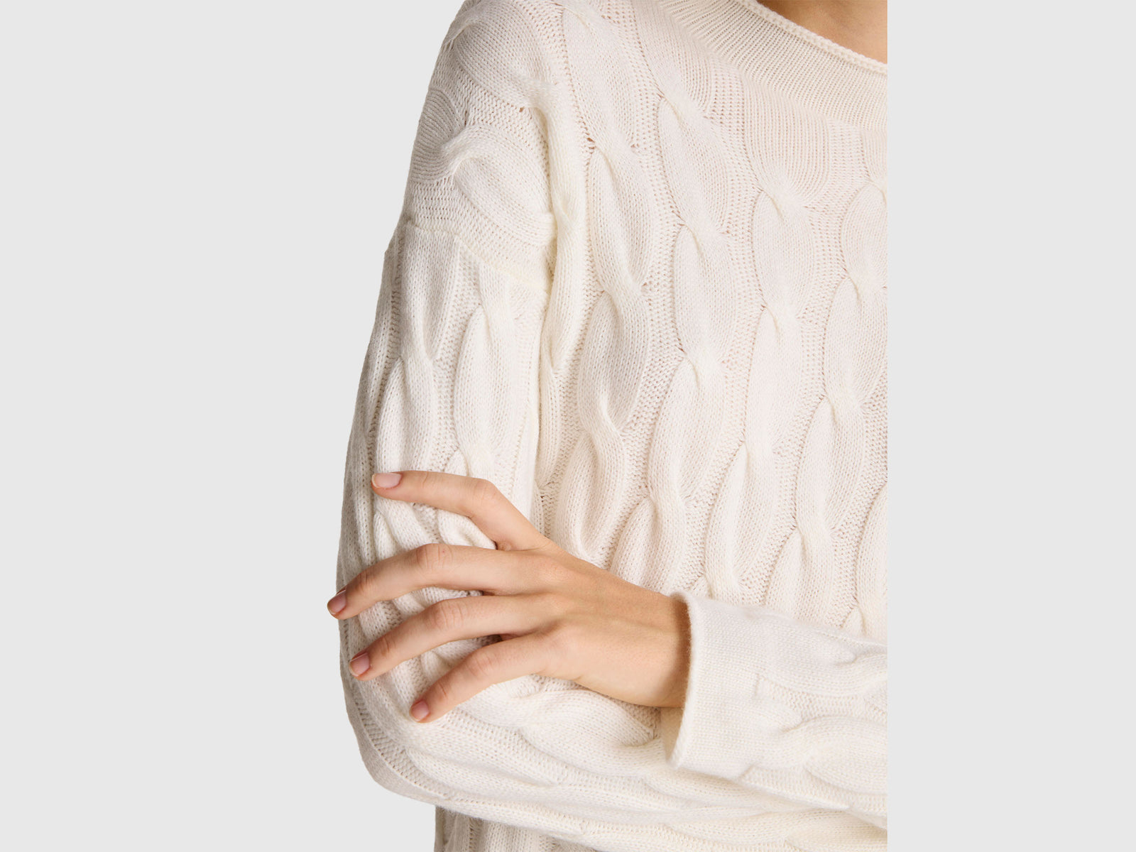 Cashmere blend sweater with cable knit
