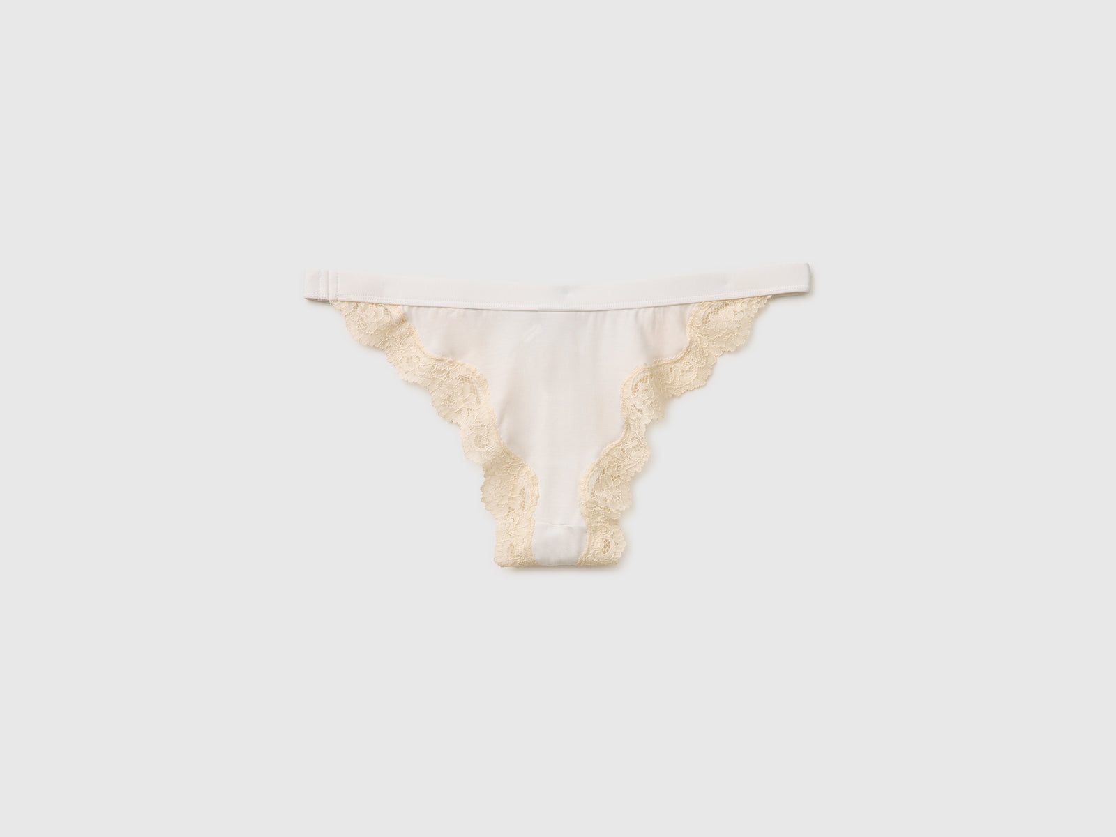 Low-cut briefs in silk blend with lace - ucb_image_BS