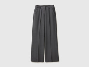 Weit geschnittene Hose aus Stretch-Viskose-Mischgewebe