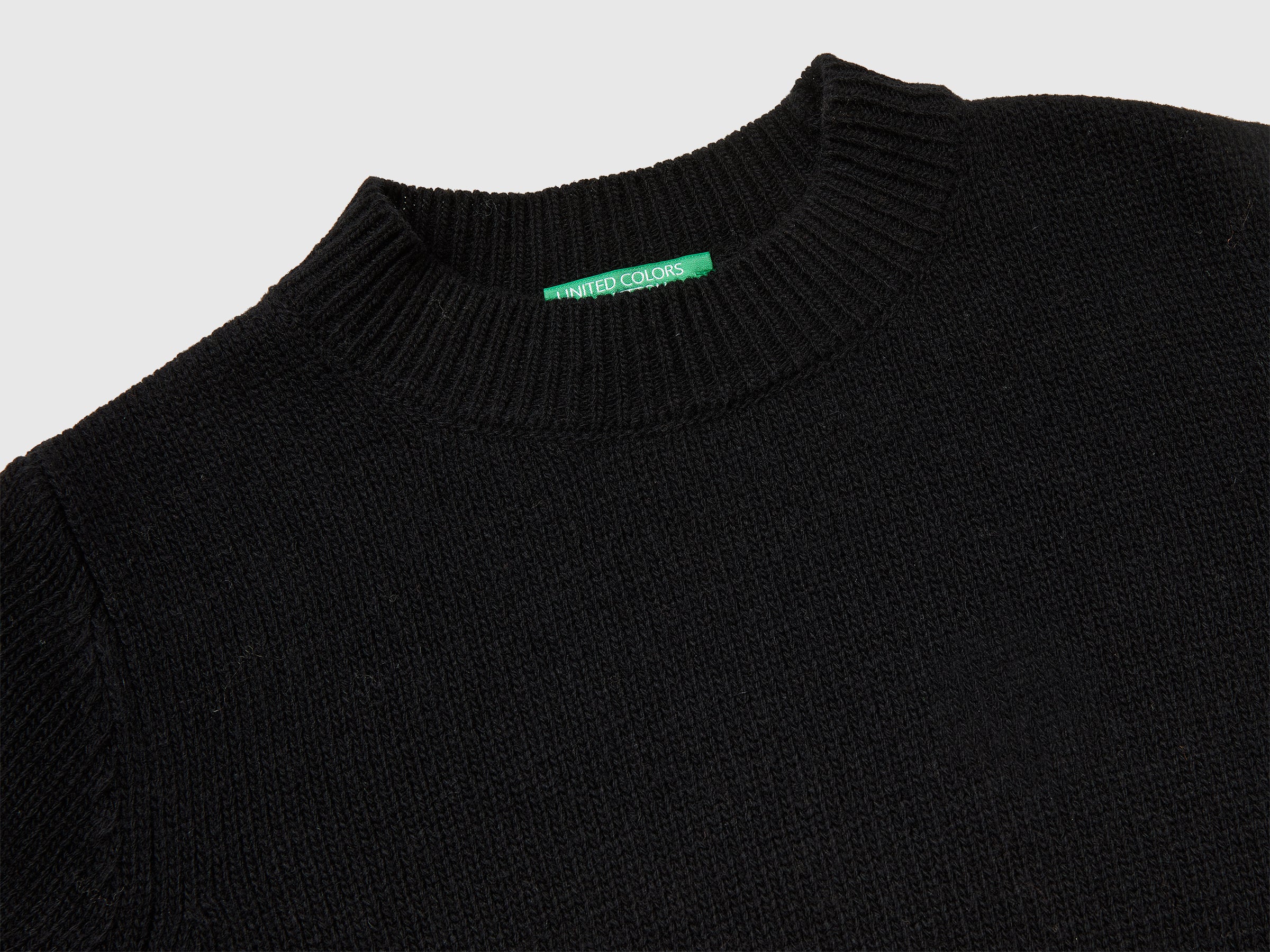 Camisola de gola alta com detalhe lantejoulas - ucb_image_DS1
