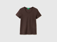 Slim fit t-shirt with V-neck - ucb_image_FS