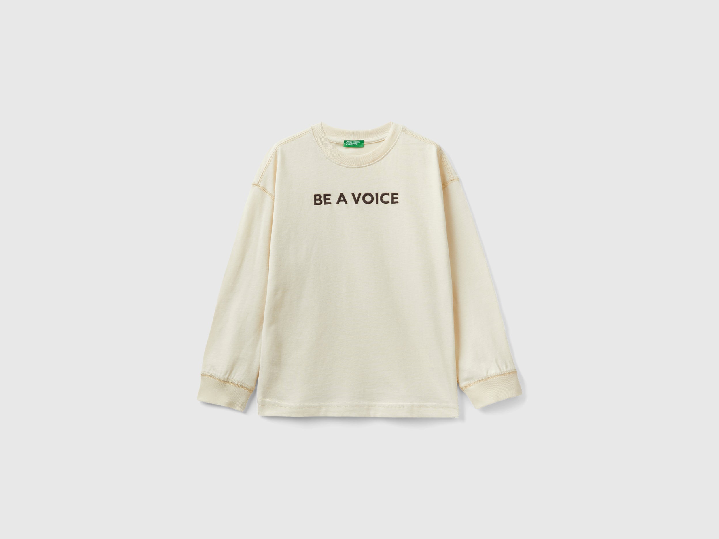 T-shirt quente com bordado - ucb_image_FS