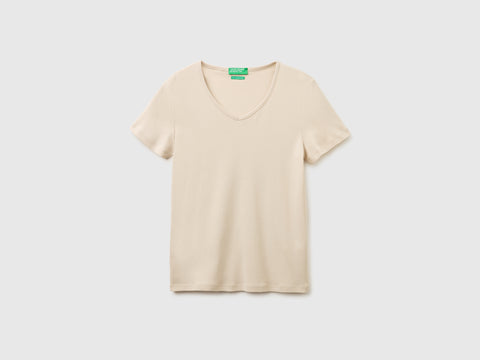 T-shirt slim fit com decote em V - ucb_image_FS