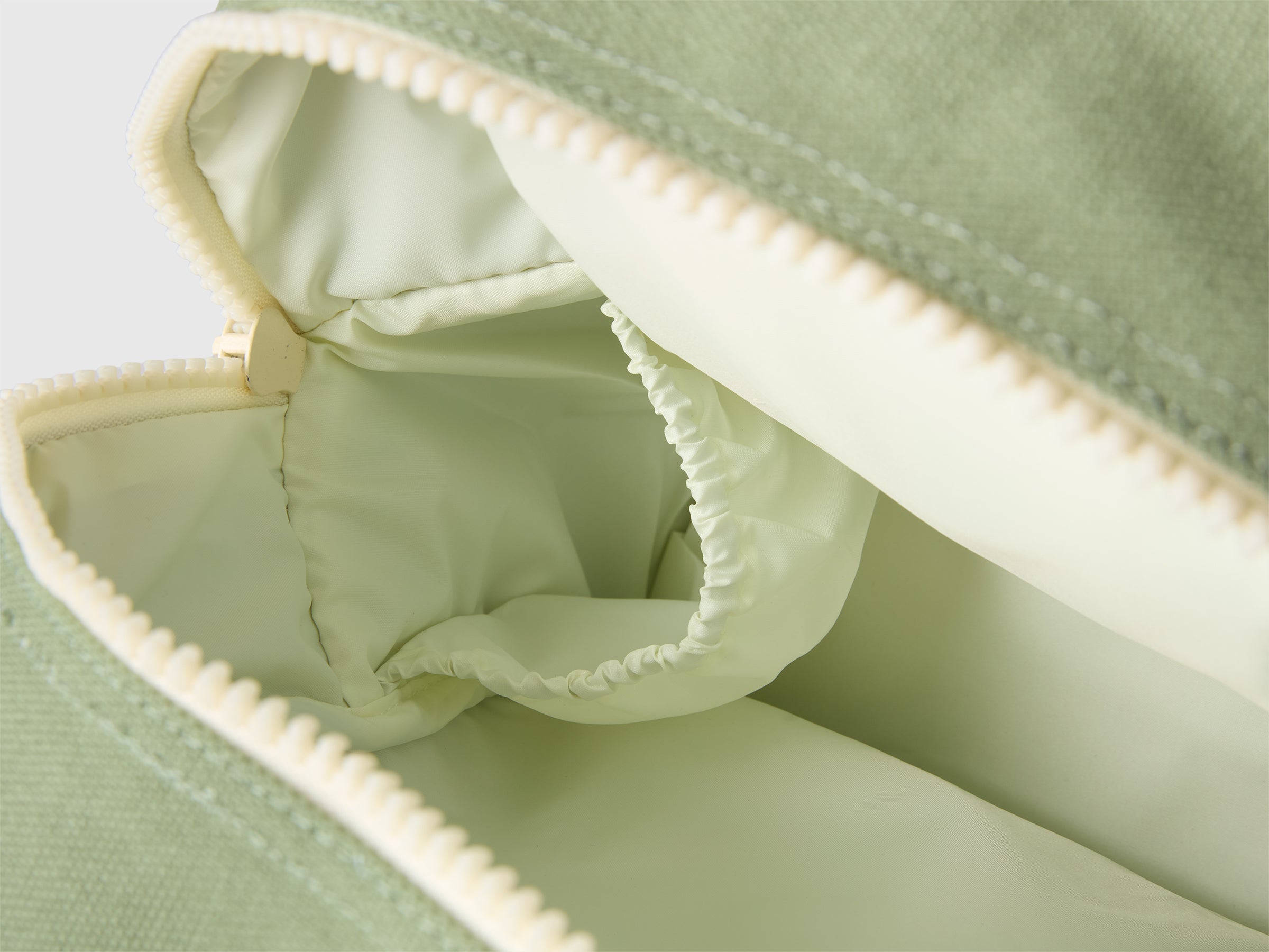 Military green lunch bag - ucb_image_DS1