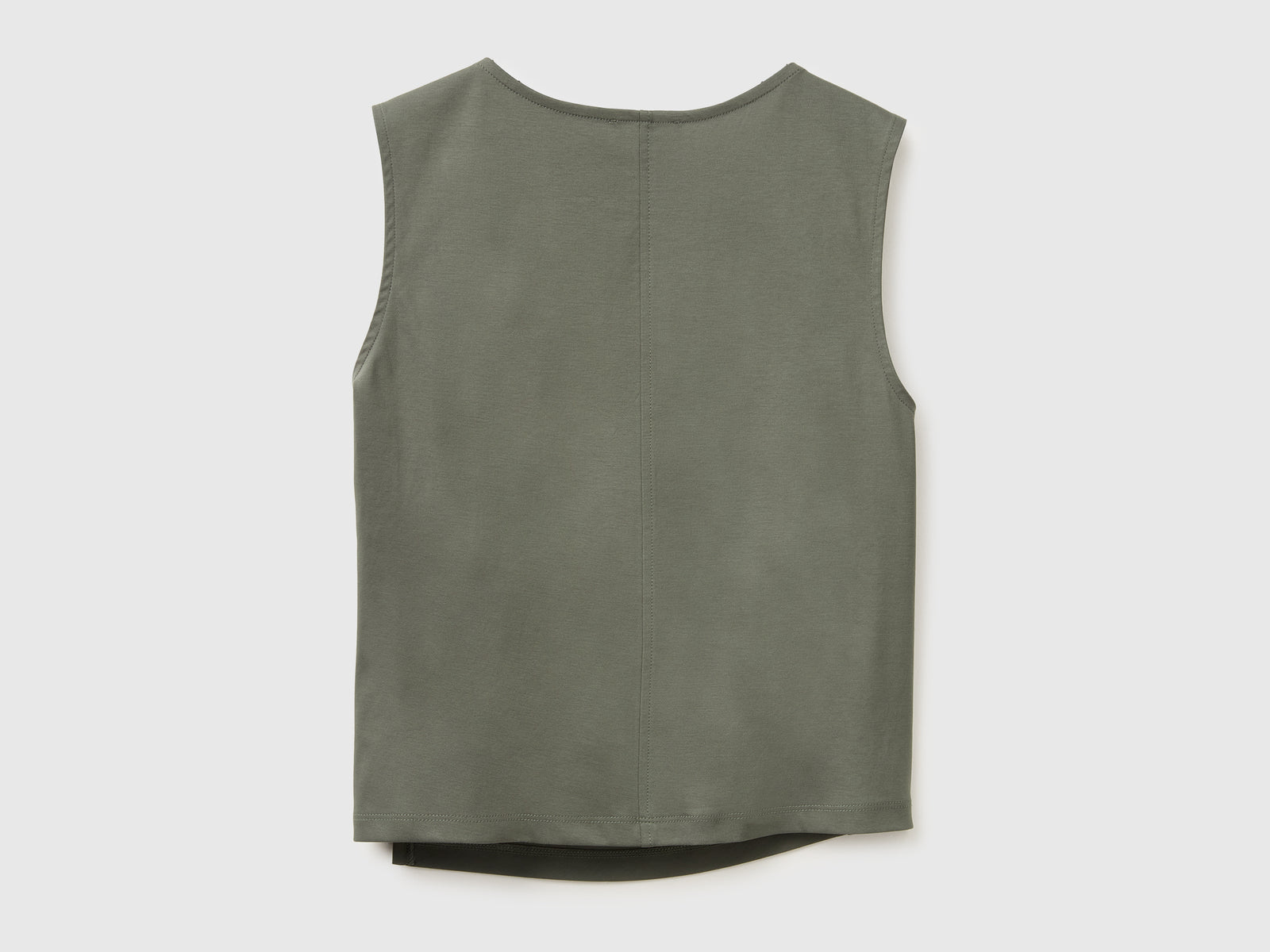 Top with knot - ucb_image_BS