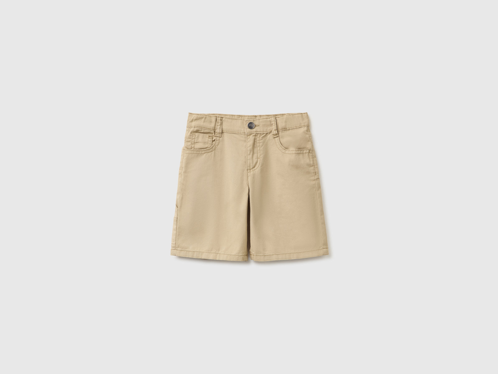 Lightweight Bermuda shorts with pockets - ucb_image_FS