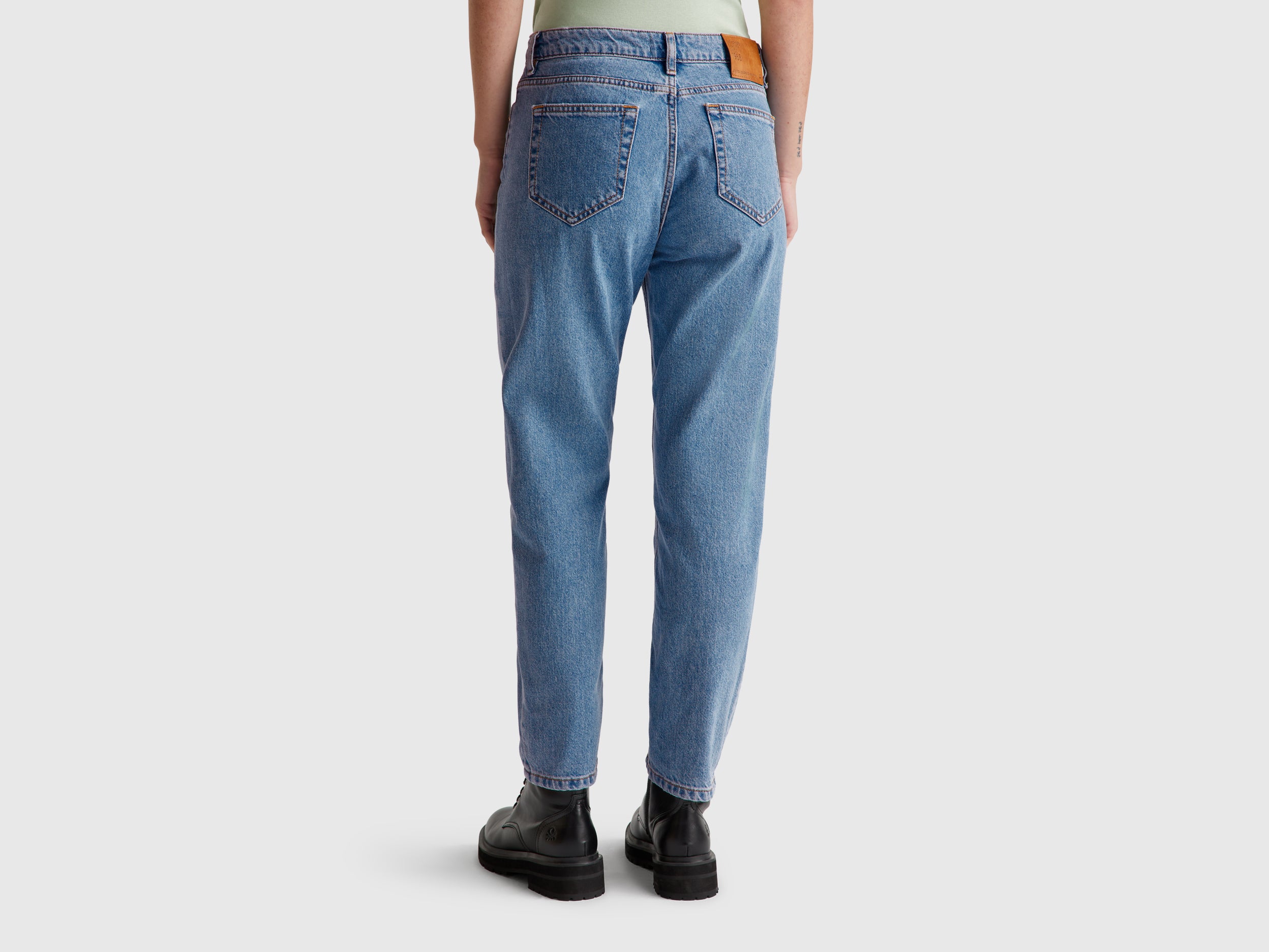 Jeans mom fit - ucb_image_B