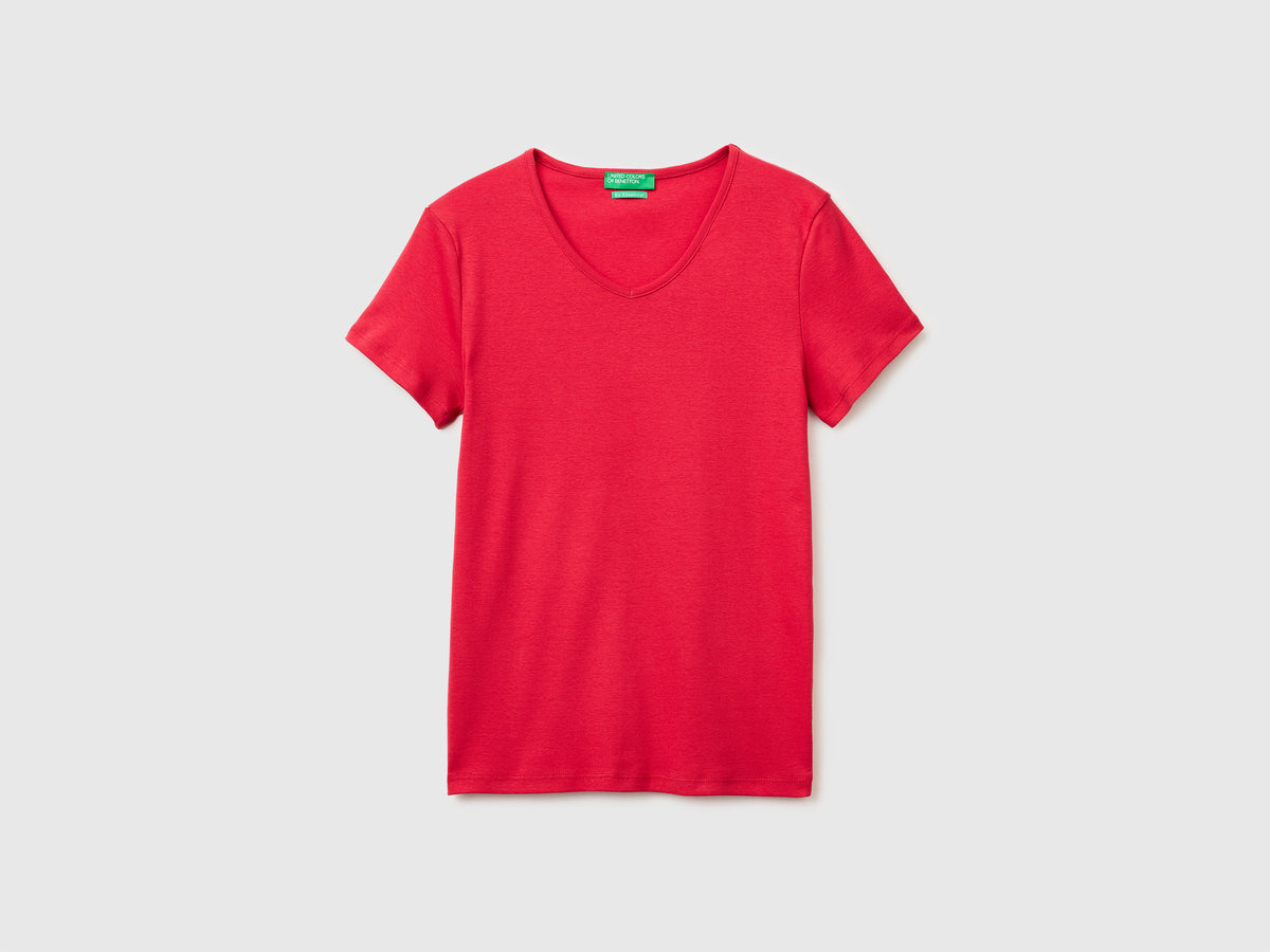 Slim fit t-shirt with V-neck - ucb_image_FS