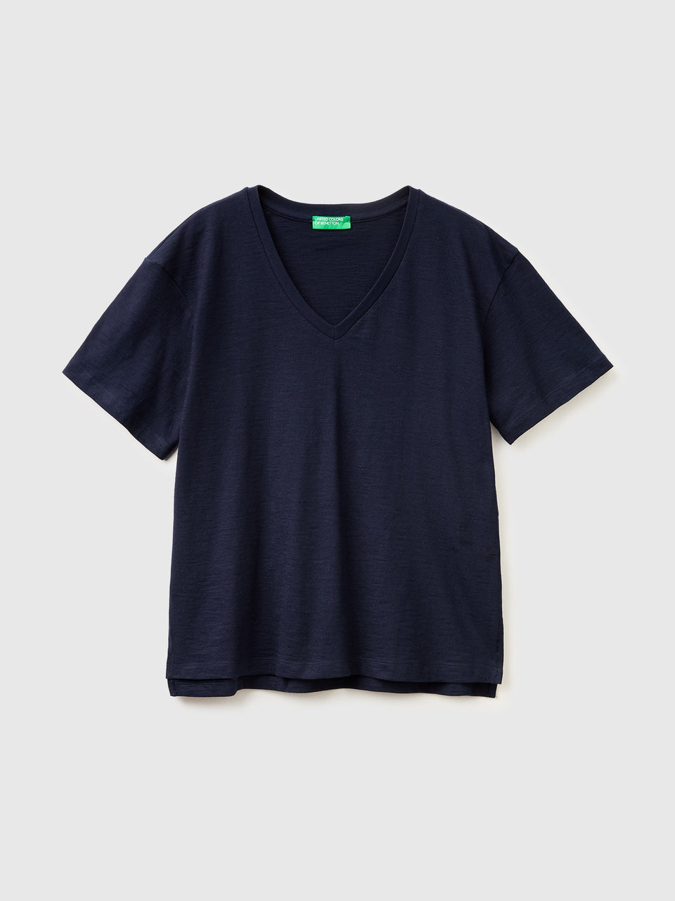 V-neck t-shirt in lightweight cotton - ucb_image_FS