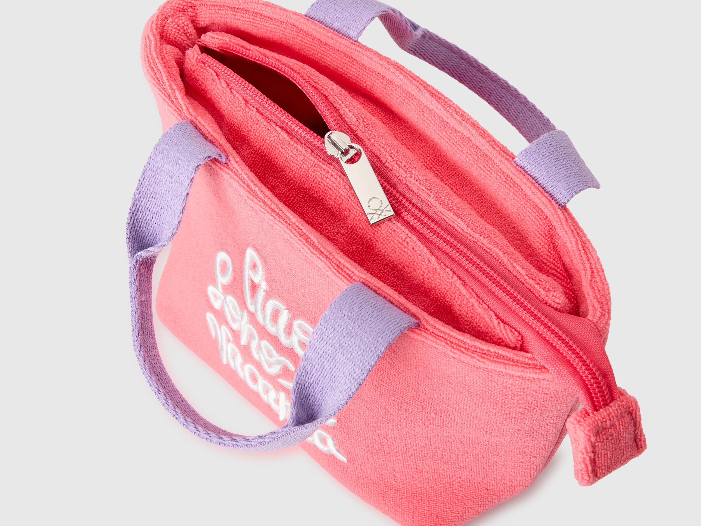 Sponge bag with embroidery - ucb_image_DS1