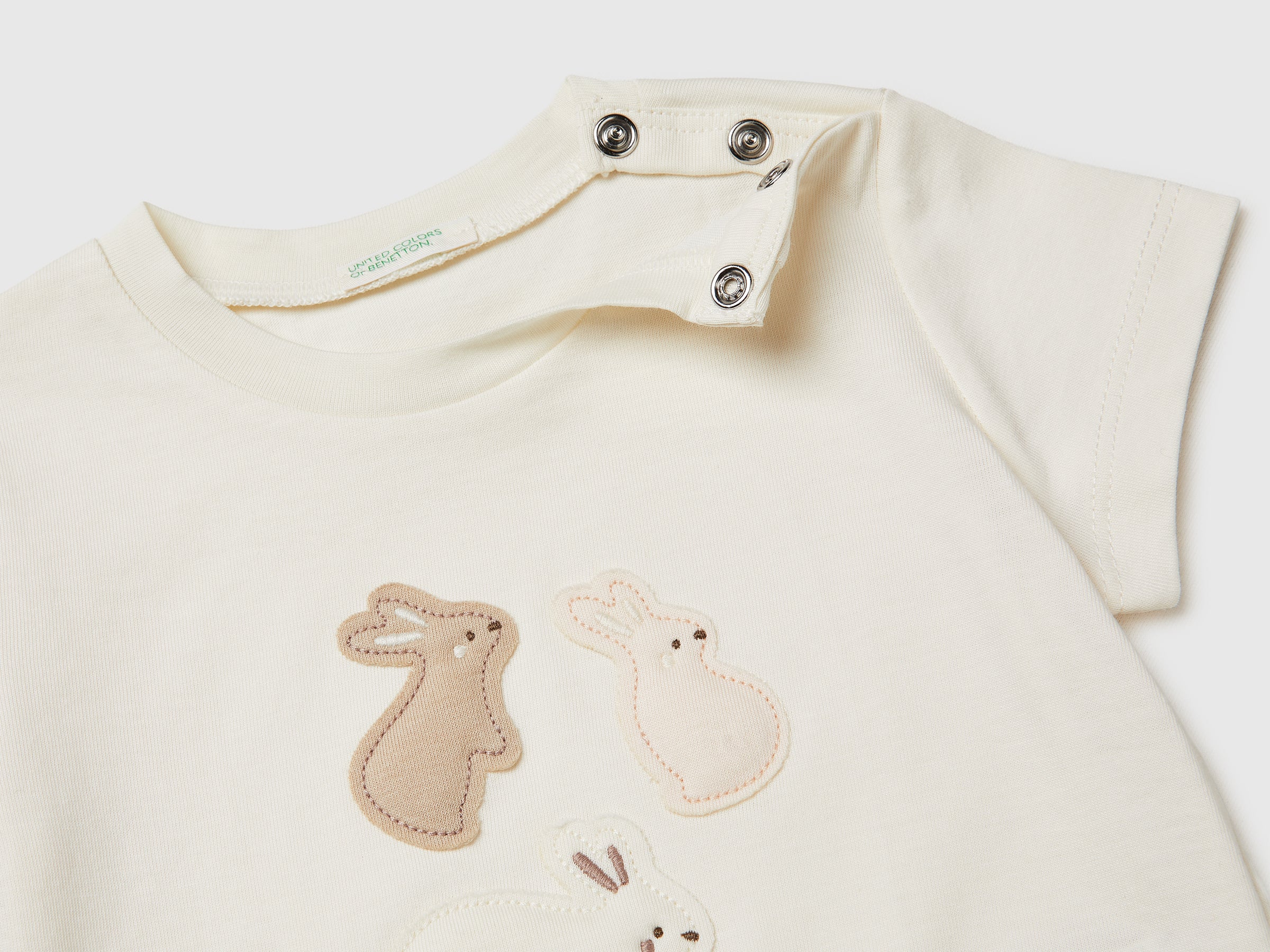 T-shirt with organic cotton application - ucb_image_DS1