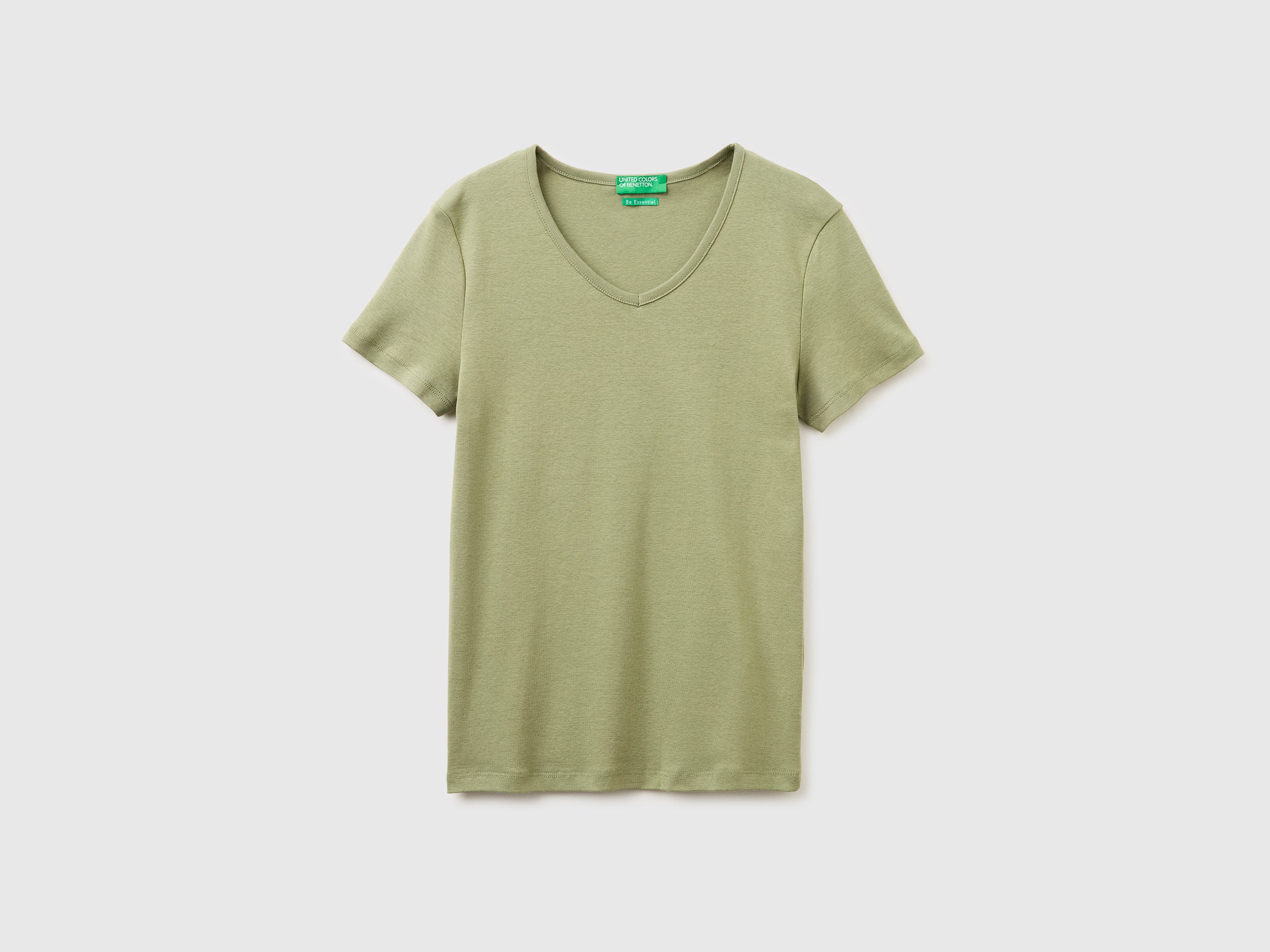 T-shirt slim fit com decote em V - ucb_image_FS