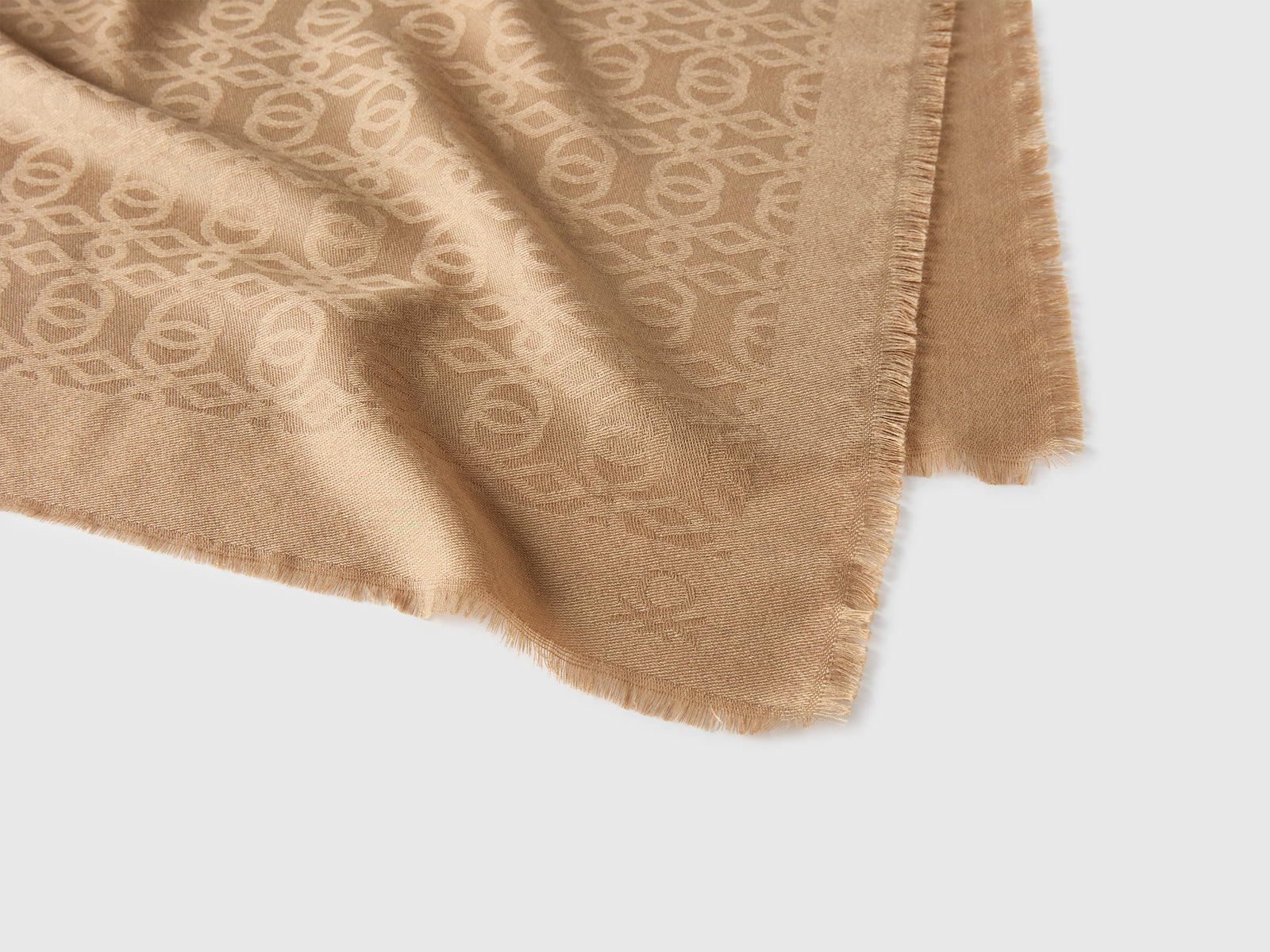 Écharpe jacquard - ucb_image_DS1
