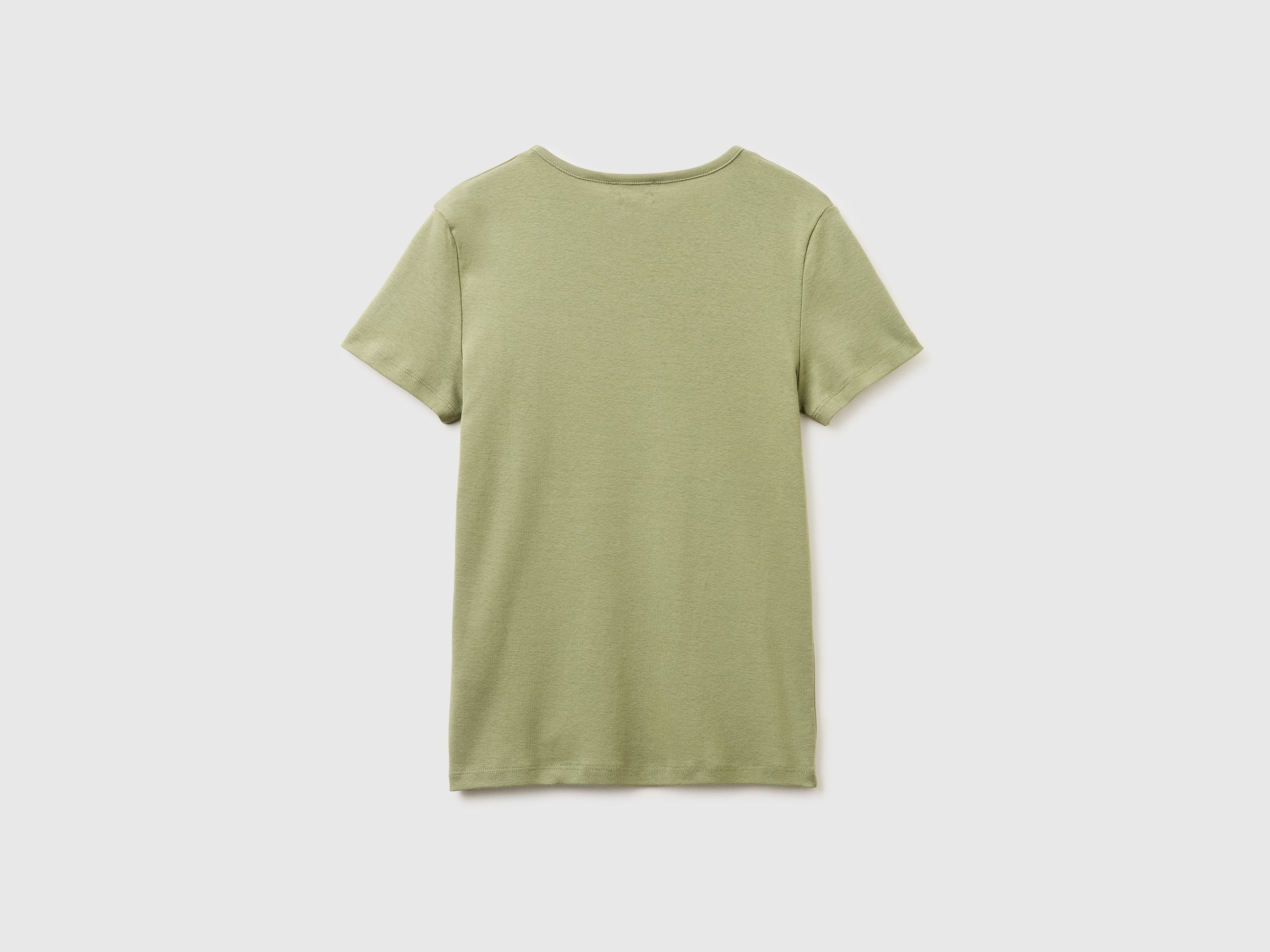 T-shirt slim fit com decote em V - ucb_image_BS