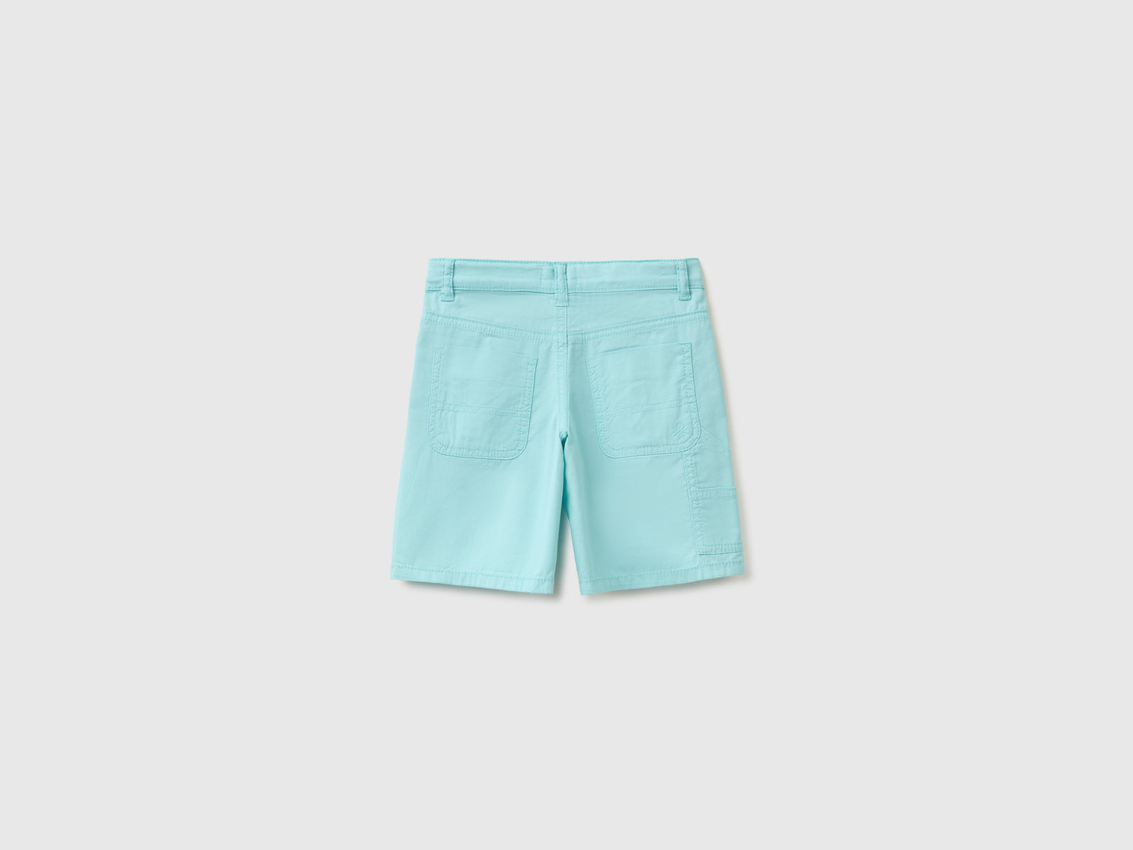 Lightweight Bermuda shorts with pockets - ucb_image_BS
