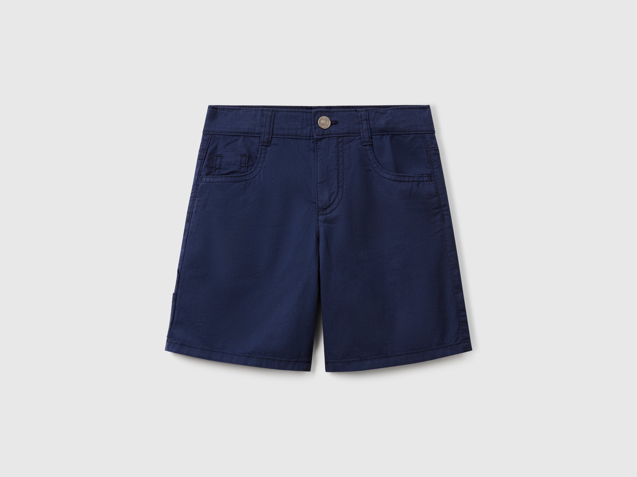 Lightweight Bermuda shorts with pockets - ucb_image_FS