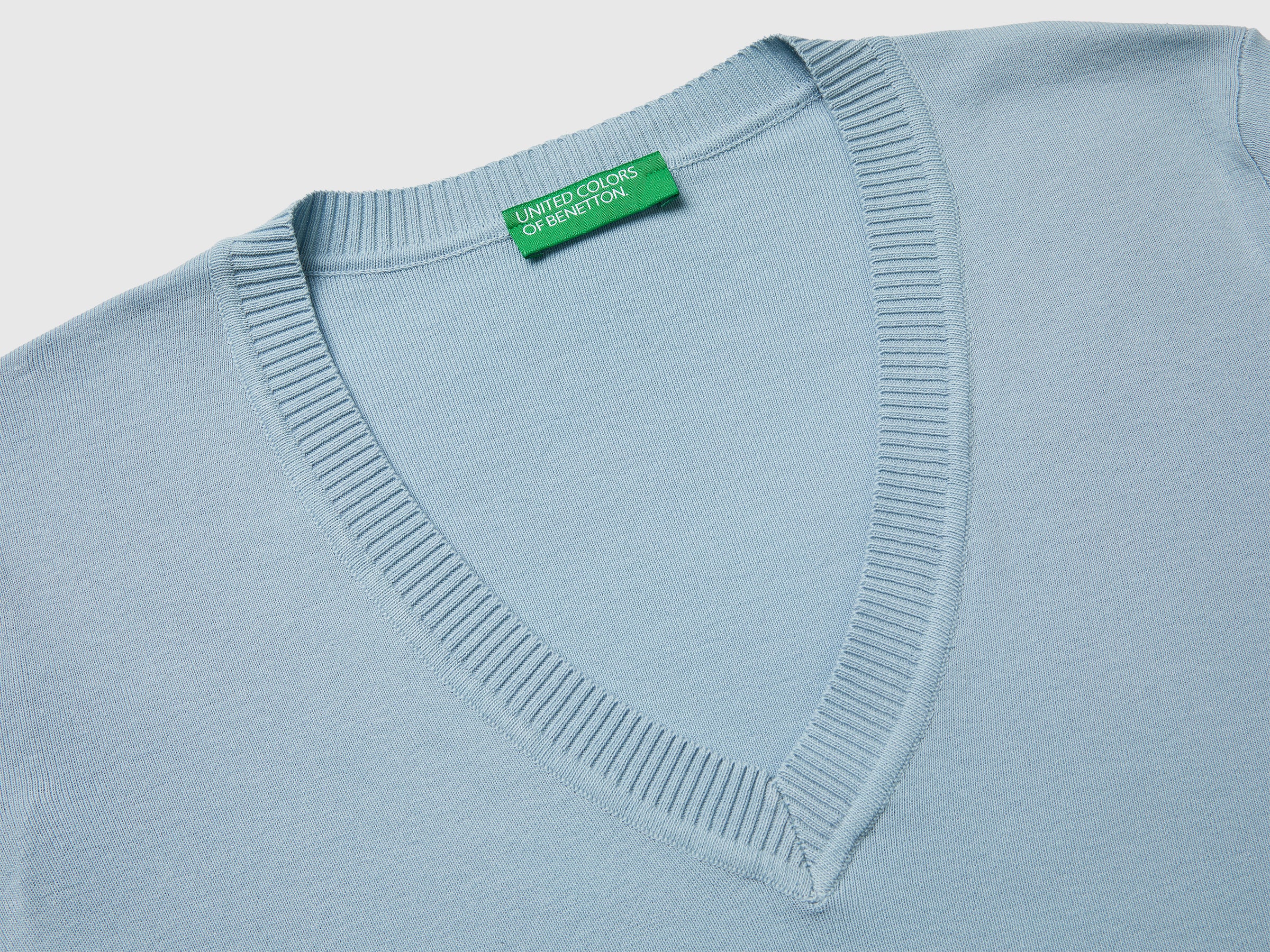 Light blue V-neck sweater in tricot cotton - ucb_image_DS1