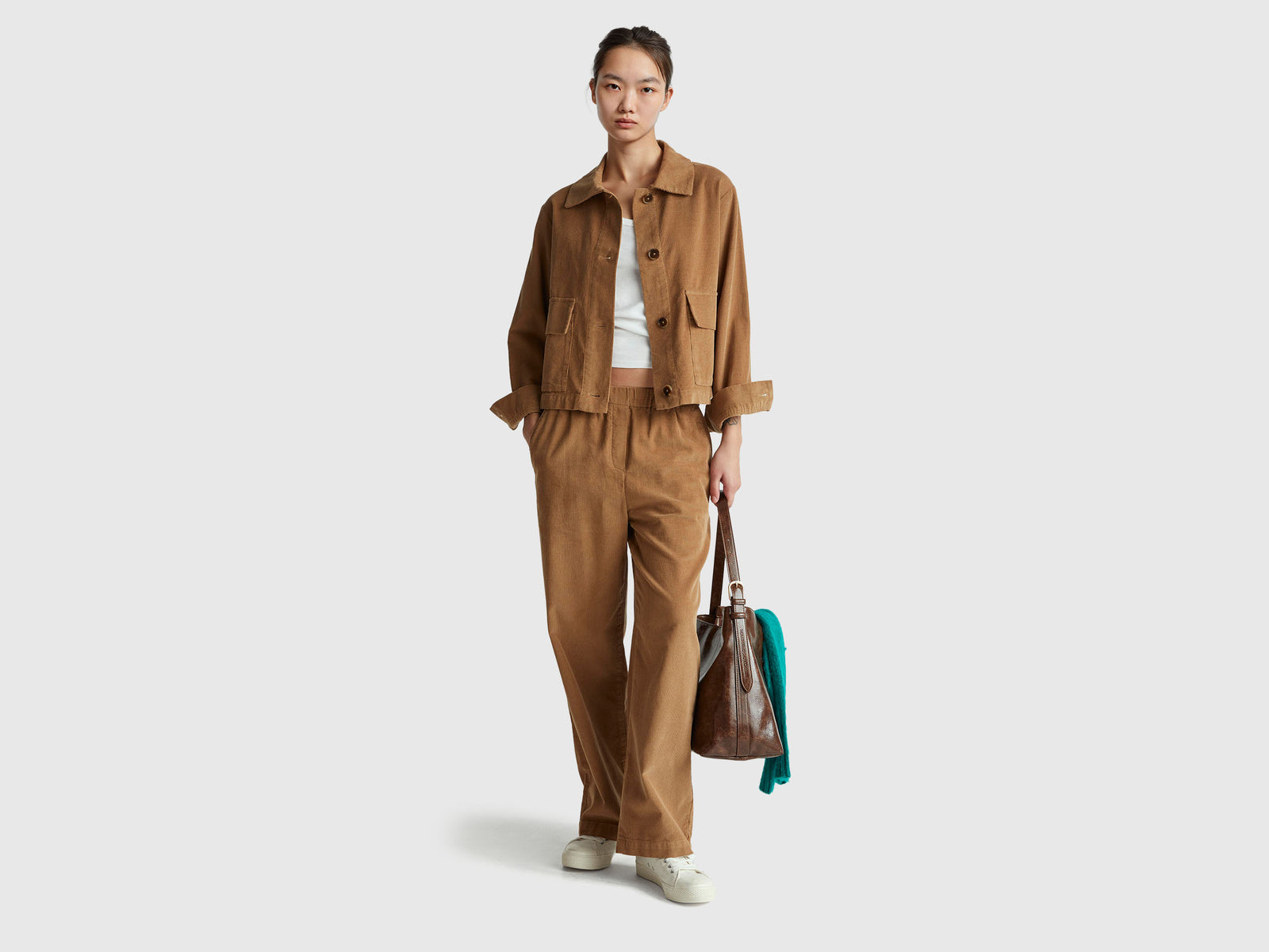 Wide velvet trousers