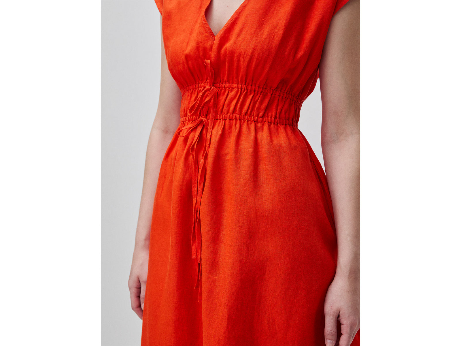 Flared dress in pure linen