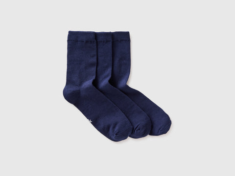 Three pairs of solid-colored medium socks - ucb_image_FS