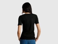 T-shirt em algodão puro com decote em V - ucb_image_B