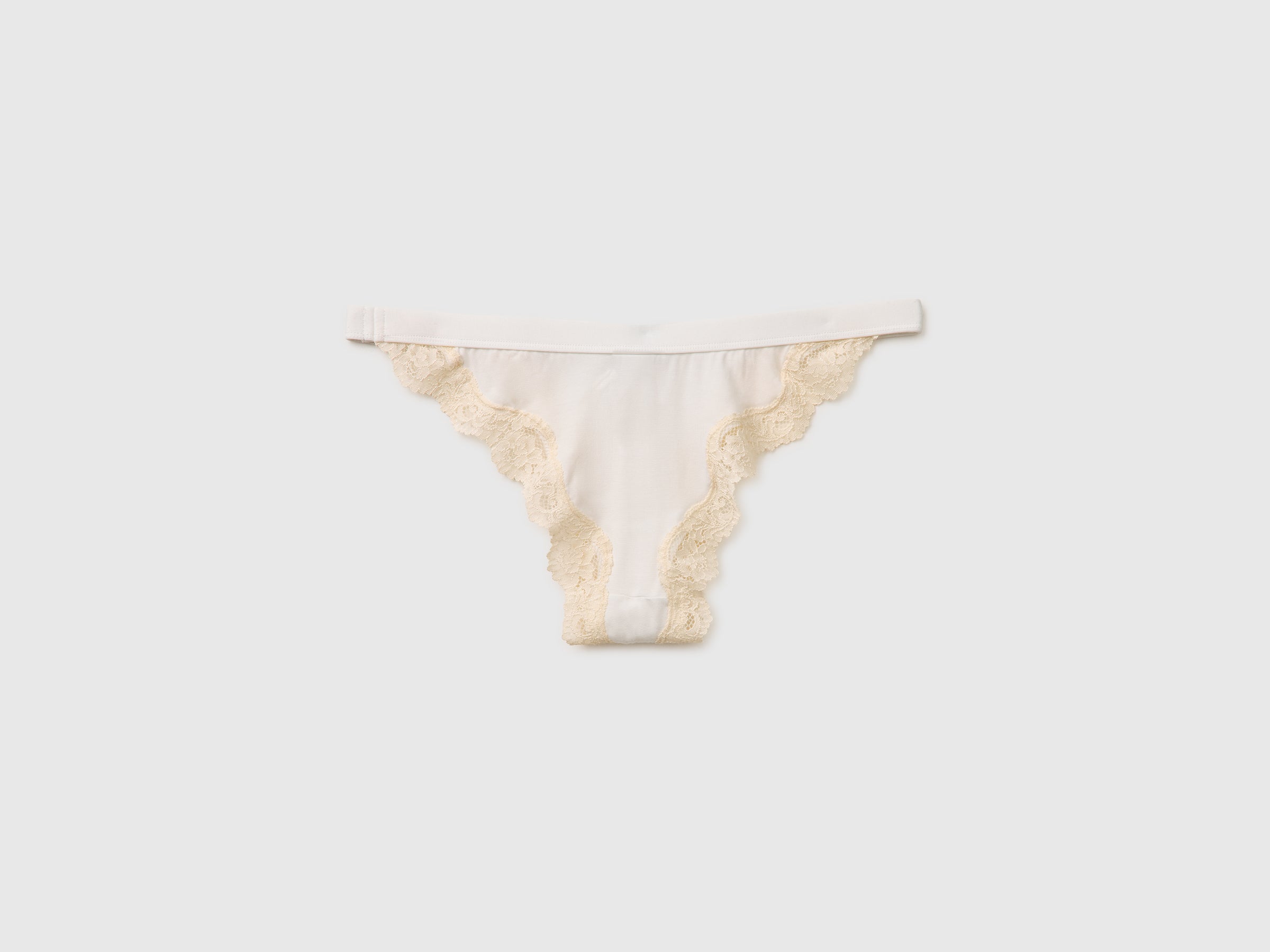 Low-cut briefs in silk blend with lace - ucb_image_BS