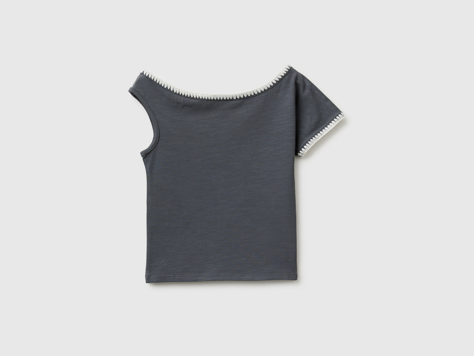 Asymmetrical top - ucb_image_BS