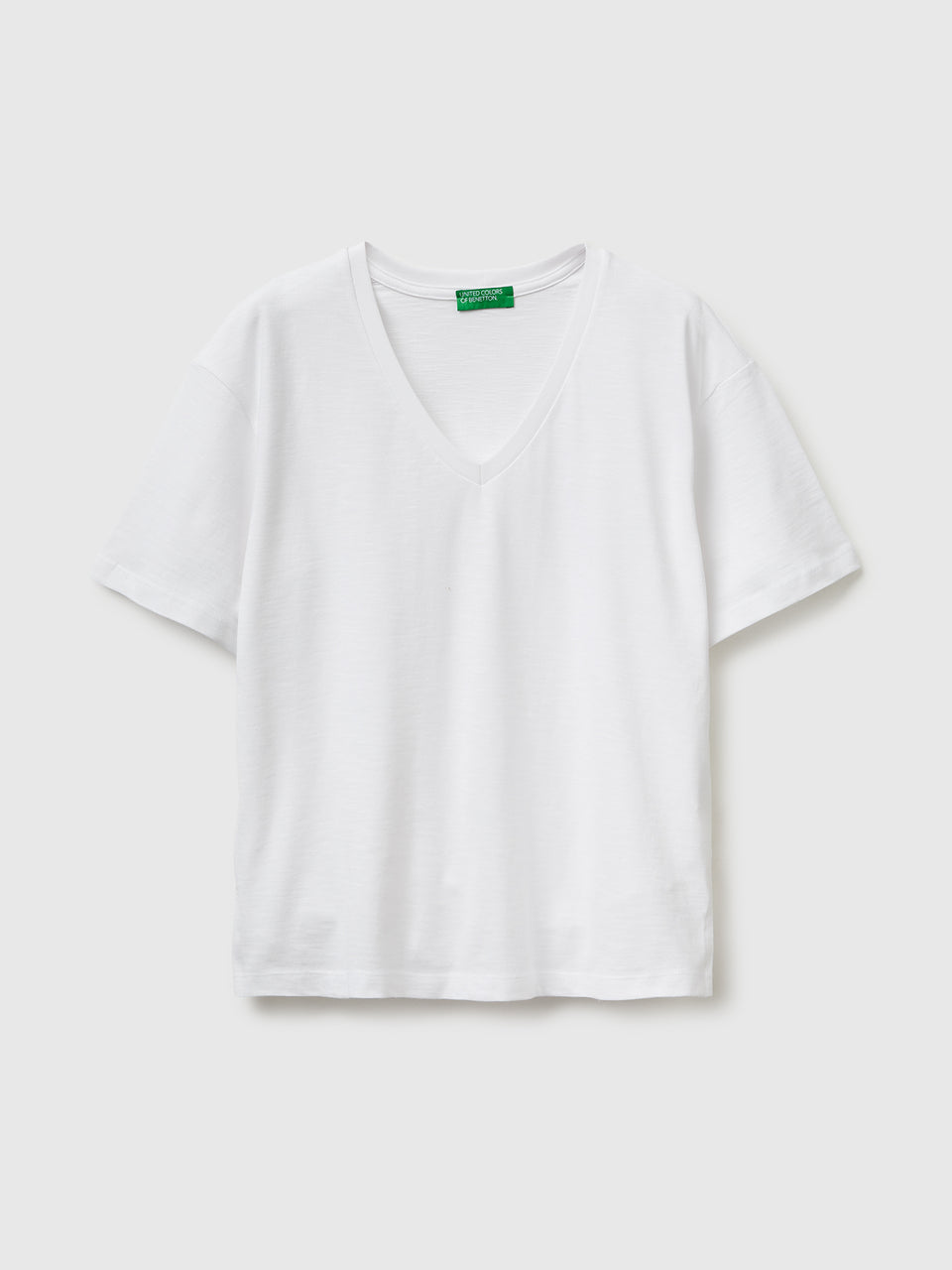 V-neck t-shirt in lightweight cotton - ucb_image_FS
