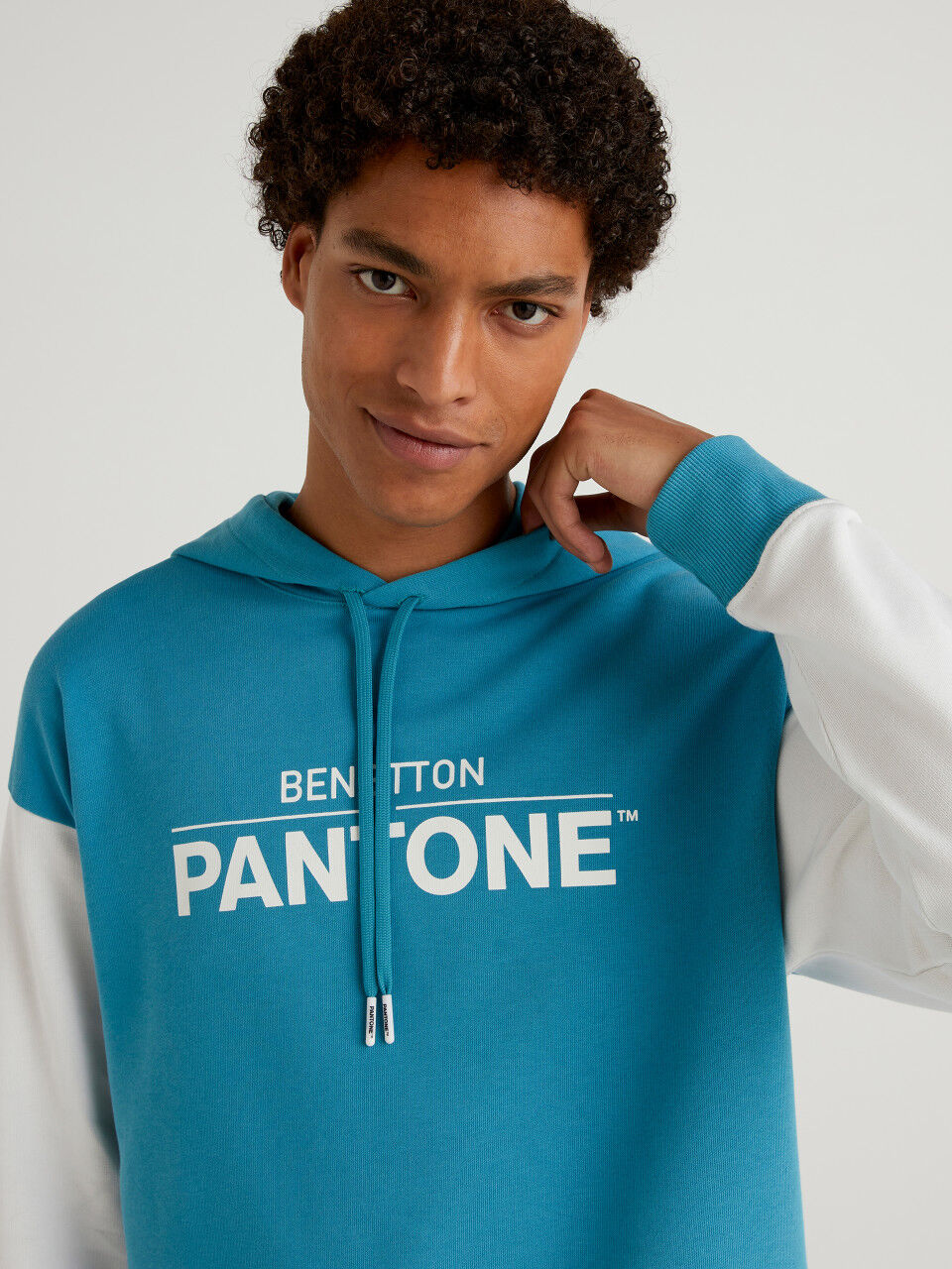 Sweatshirt in Hellblau BenettonxPantone™
