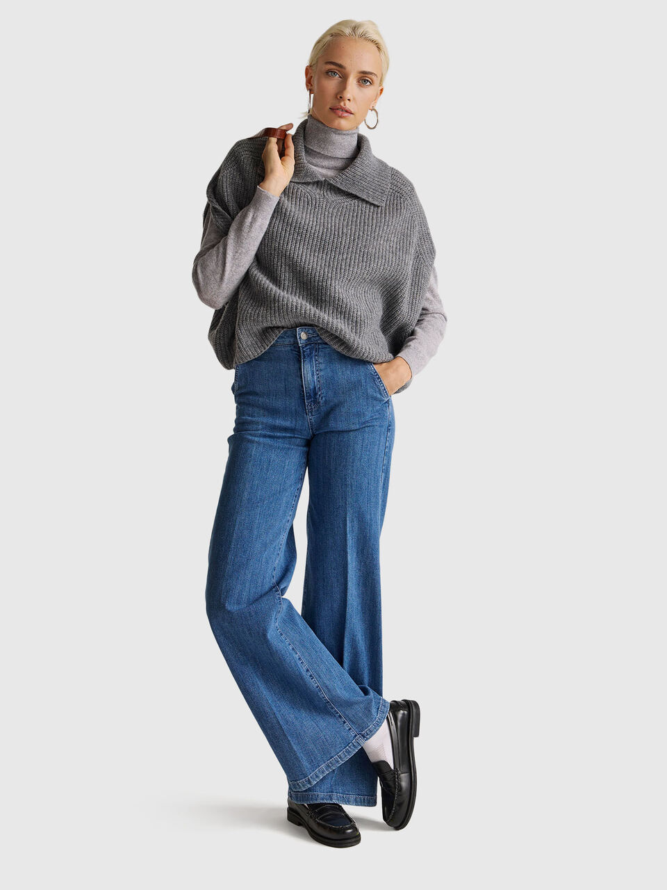 CAPE Damen image number null