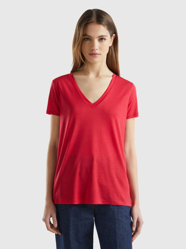 T-Shirt mit V-Ausschnitt aus nachhaltiger Viskose Damen