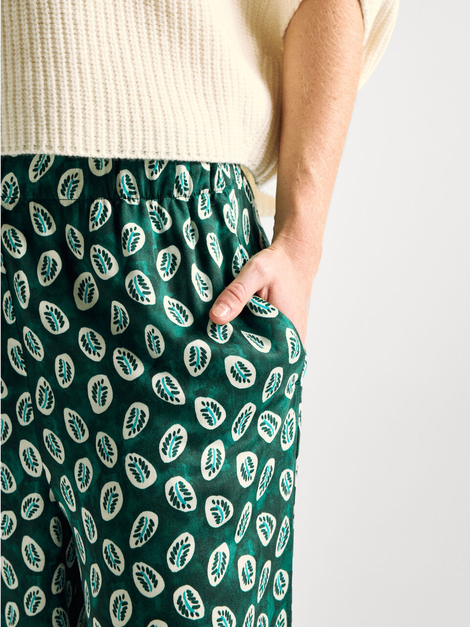 TROUSERS Damen image number null