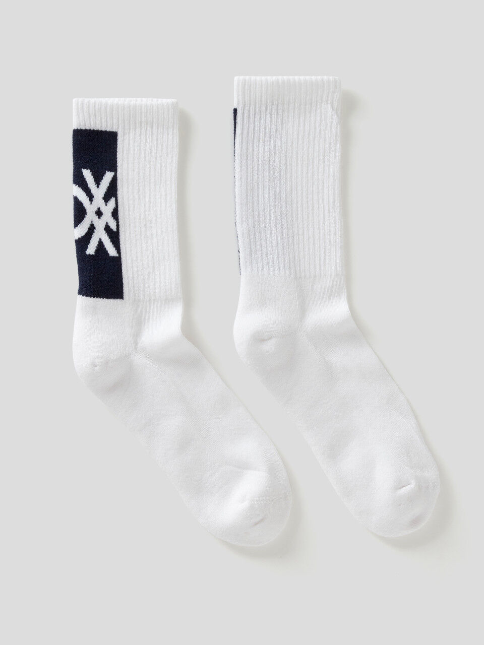 Socken in einer stretchigen Baumwollmischung mit Logo