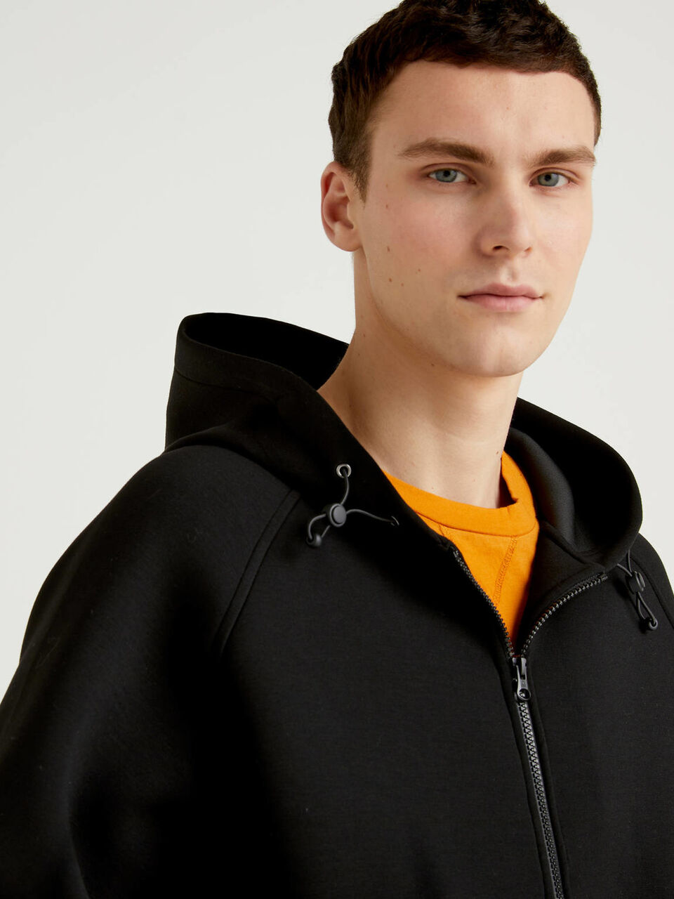 Jacke aus Neopren mit Kapuze Herren image number null