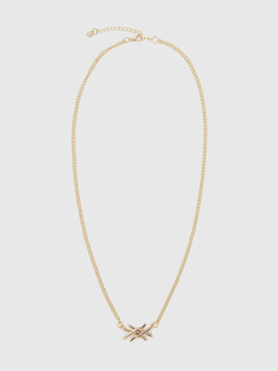 Goldfarbene Halskette mit Logo