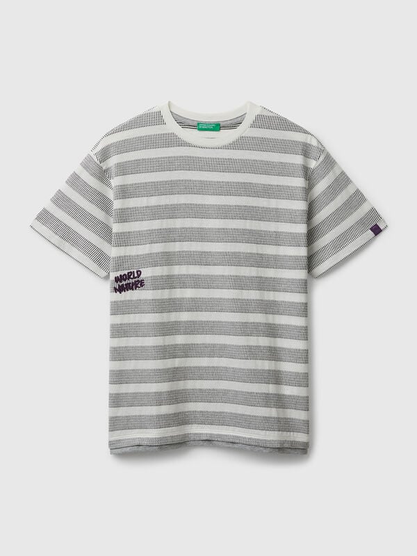 Gestreiftes T-Shirt mit Stickerei Jungen