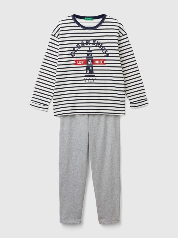 Pyjama mit gestreiftem Oberteil Jungen