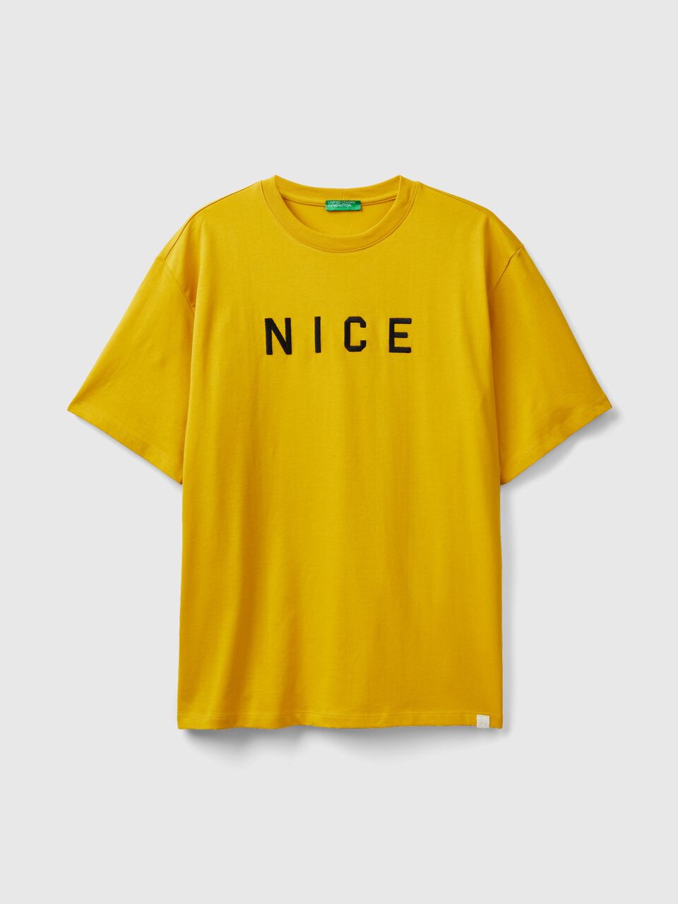 T-Shirt Slogan mit Gelb Benetton - aufgedrucktem |
