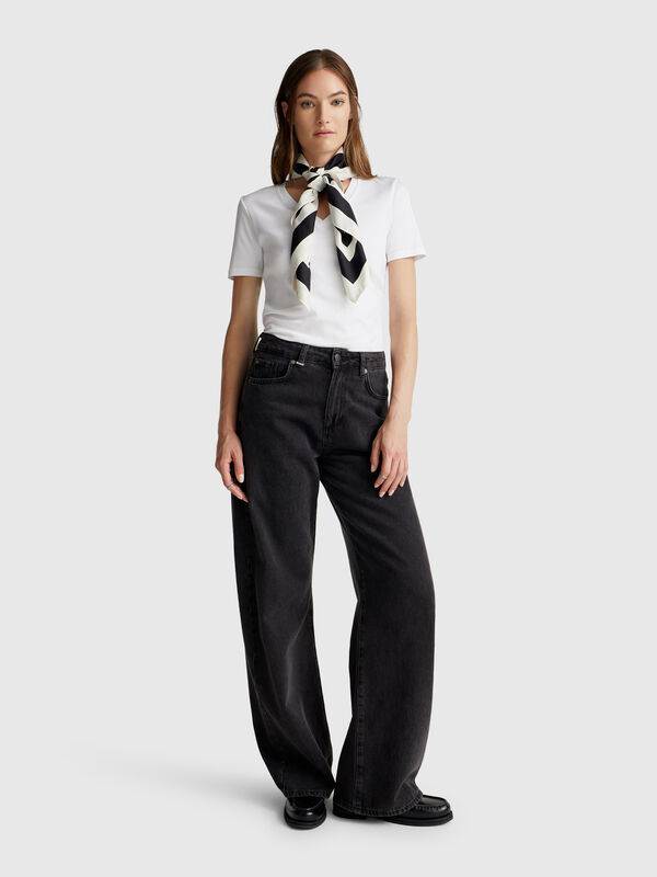 T-Shirt aus reiner Baumwolle mit V-Ausschnitt Damen