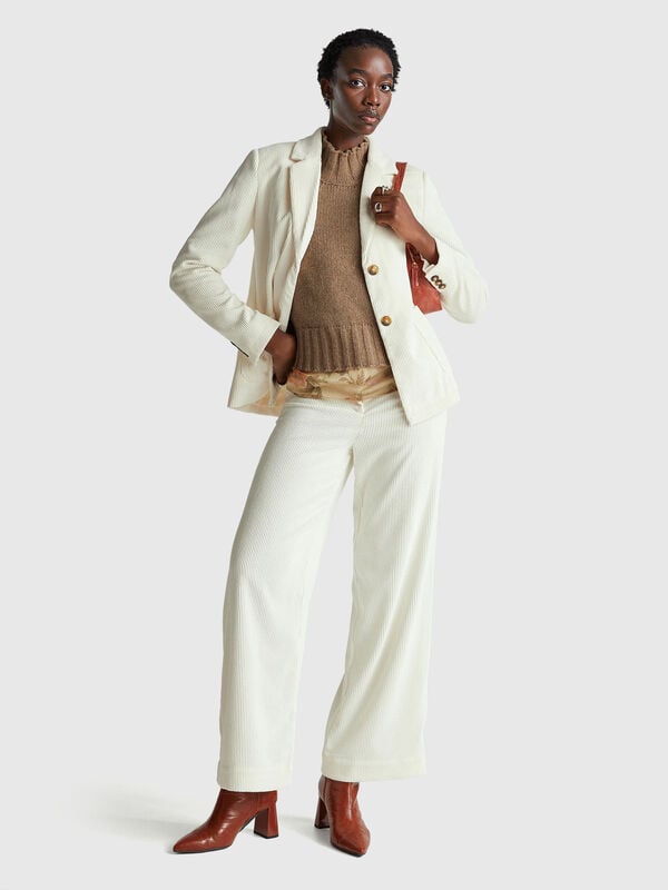 Ausgestellte Samthose Damen