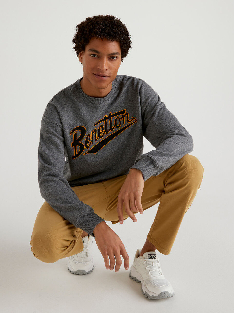Sweatshirt in College-Stil in 100% Baumwolle